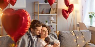 Mitul fals al iubirii de sine: De ce NU trebuie să te iubești mai întâi pe tine ca să-i iubești pe ceilalți