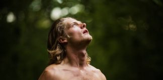 Ferm, dar blând. Portretul unui bărbat autentic.